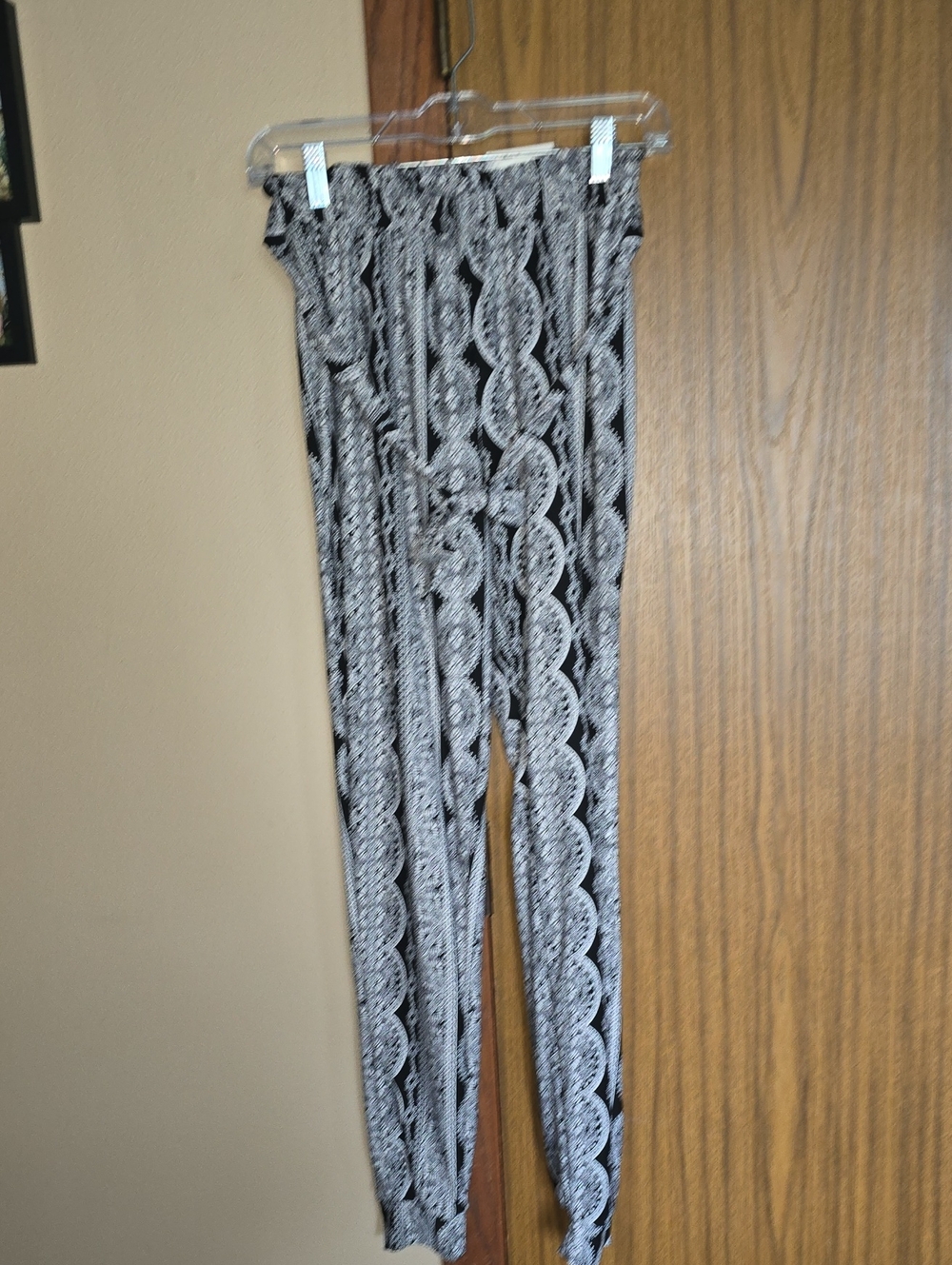 Mudd Black and White Patterned Leggings
